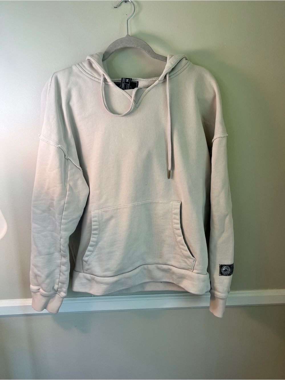 Alphalete Cream Pullover Hoodie with Kangaroo Pocket